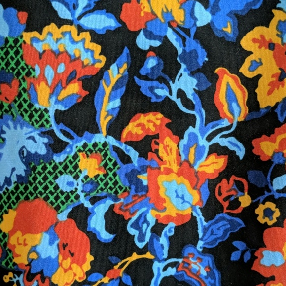 LuLaRoe Gigi shirt - Picture 3 of 5